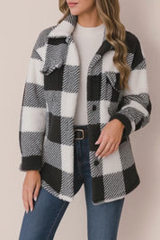 Short lookbook video showing the black-and-white fuzzy plaid button-up jacket with drop-shoulder sleeves, shirt collar and flap chest pockets, from front and back views.