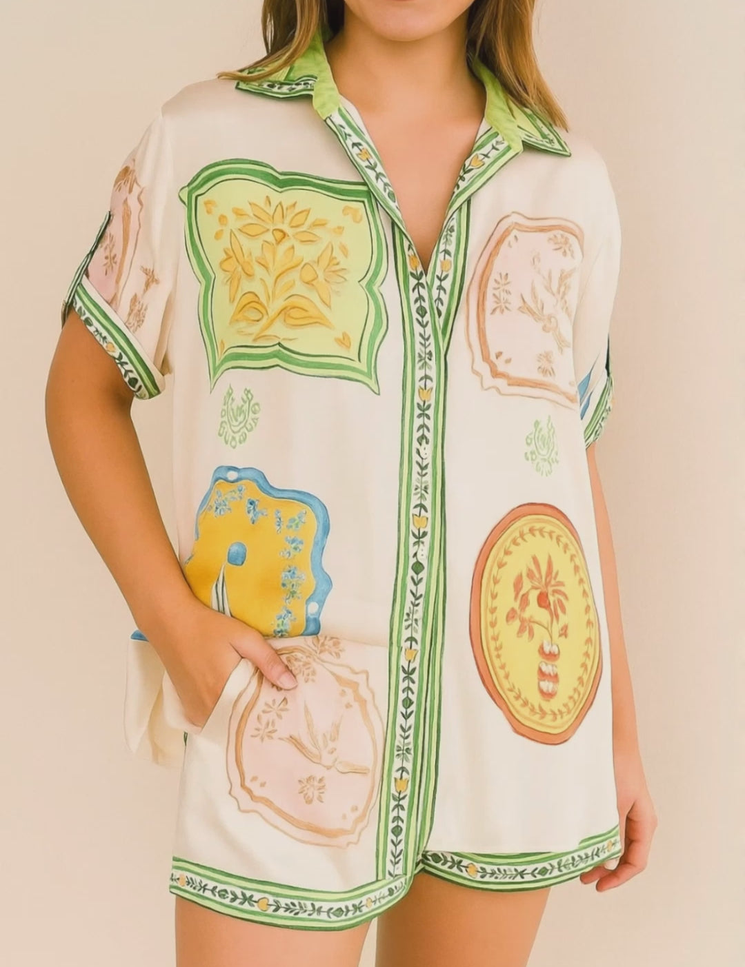 Short lookbook video showing an ivory-multi printed shirt-and-shorts set with button-up shirt, shirt collar and relaxed drape, presented in studio lighting.